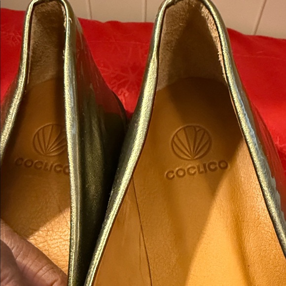 COCLICO Yale Loafer Metallic Gold Flats - Picture 5 of 14